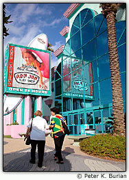 Mulheres entrando em RonJon