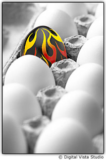 Ovo colorido na embalagem