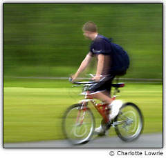 Use um obturador com velocidade lenta e efeito panor�mico sobre o objeto para obter qualidade art�stica